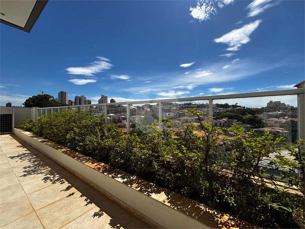 Apartamento ensolarado com 2 dormitórios, suíte e vaga fixa na Vila Madalena