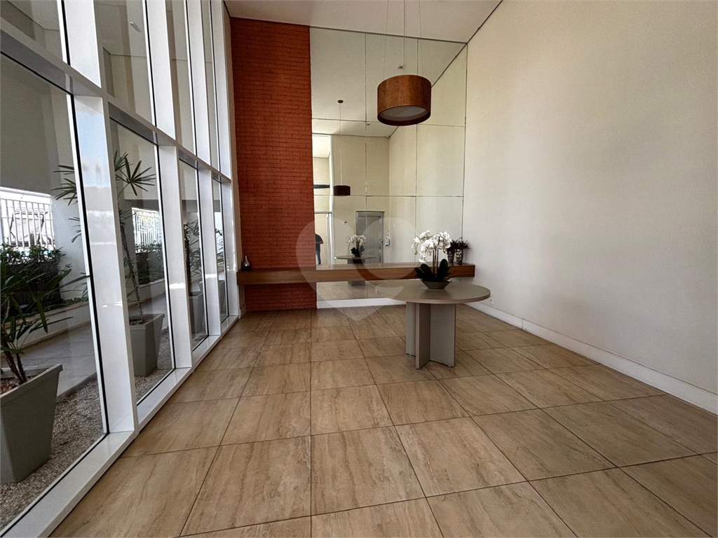 Apartamento ensolarado com 2 dormitórios, suíte e vaga fixa na Vila Madalena