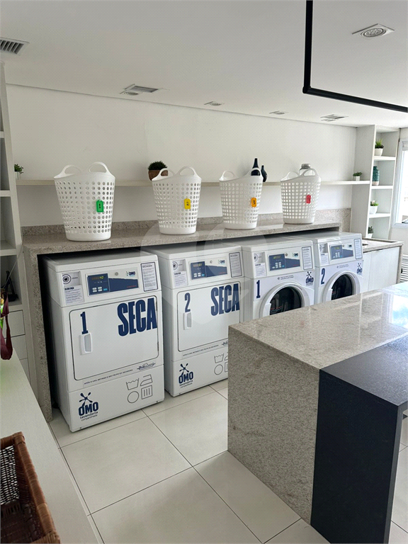 Apartamento ensolarado com 2 dormitórios, suíte e vaga fixa na Vila Madalena