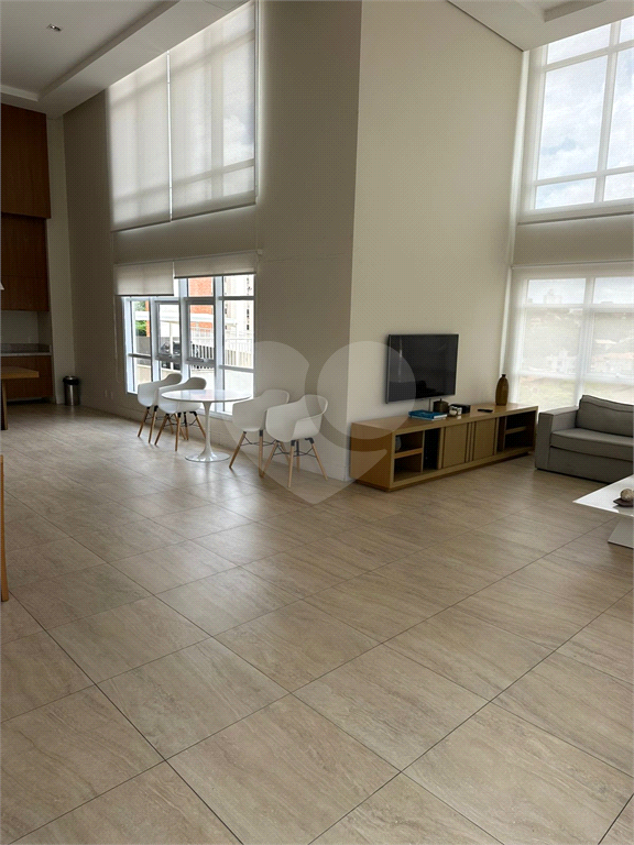 Apartamento ensolarado com 2 dormitórios, suíte e vaga fixa na Vila Madalena