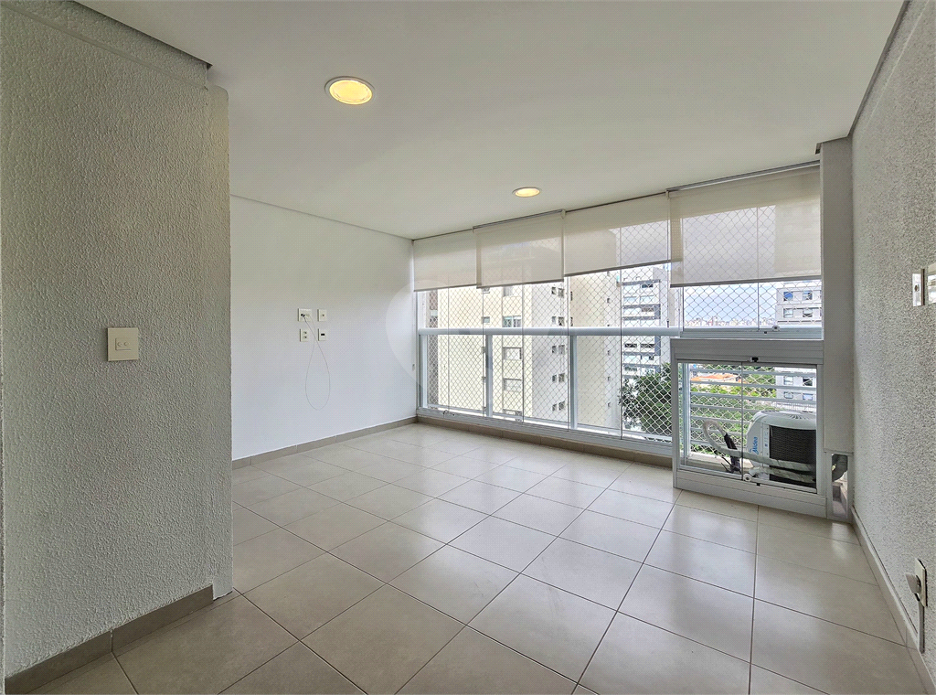 Campo Belo Reformado 2 Vagas 2 Quartos Varanda Andar Alto Pronto Para Morar