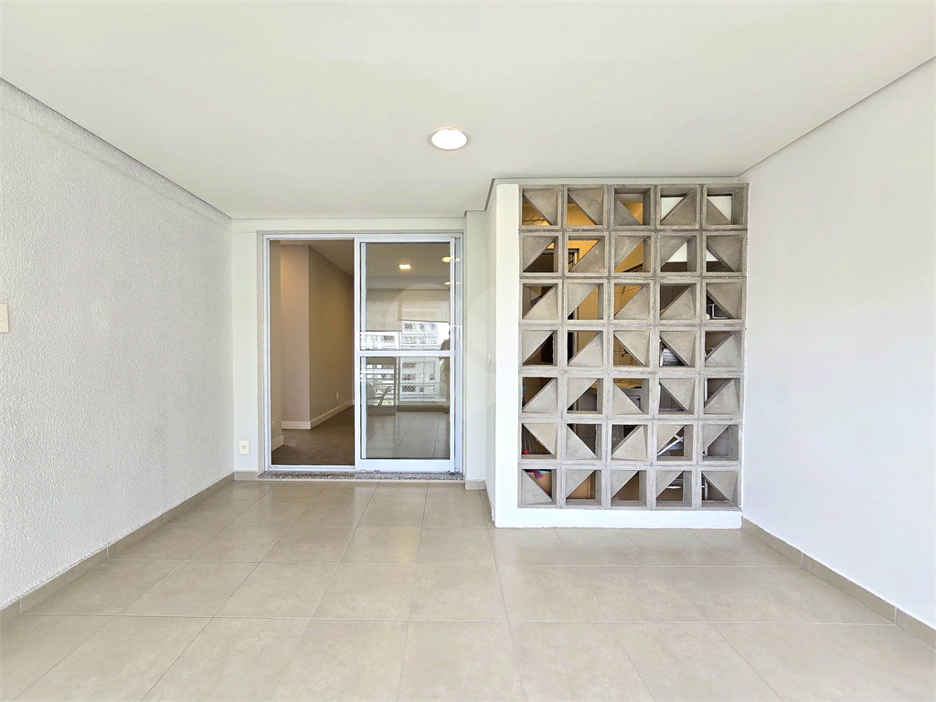 Campo Belo Reformado 2 Vagas 2 Quartos Varanda Andar Alto Pronto Para Morar