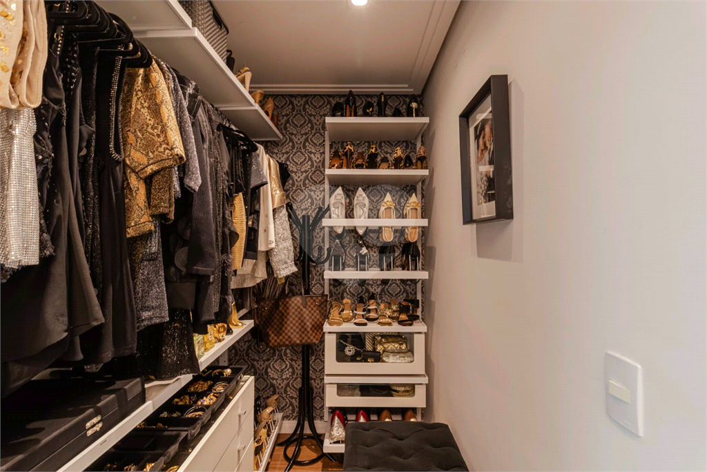 APARTAMENTO IPIRANGA COM  4 SUÍTES E 3 VAGAS REFORMADO!