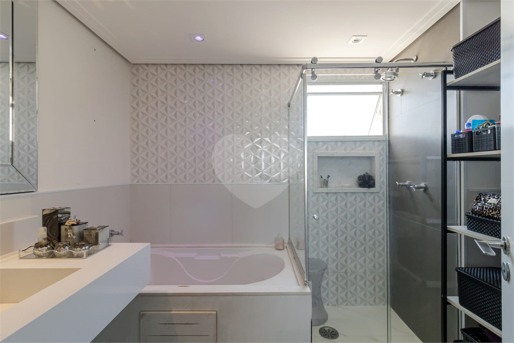 APARTAMENTO IPIRANGA COM  4 SUÍTES E 3 VAGAS REFORMADO!