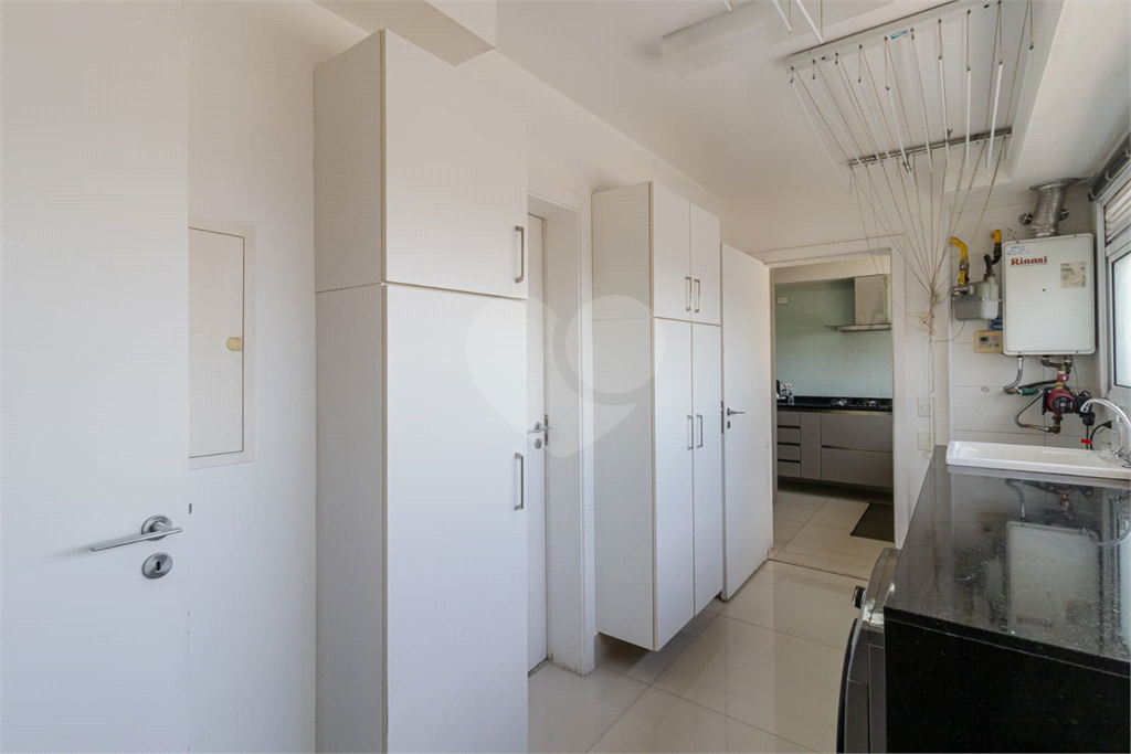 APARTAMENTO IPIRANGA COM  4 SUÍTES E 3 VAGAS REFORMADO!