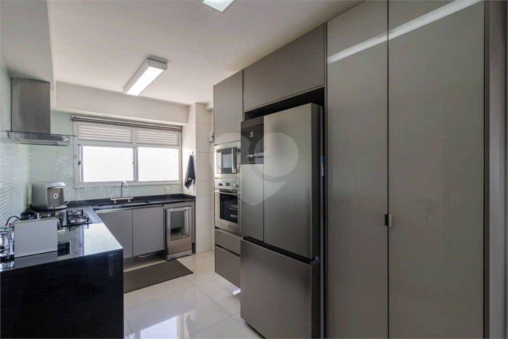 APARTAMENTO IPIRANGA COM  4 SUÍTES E 3 VAGAS REFORMADO!