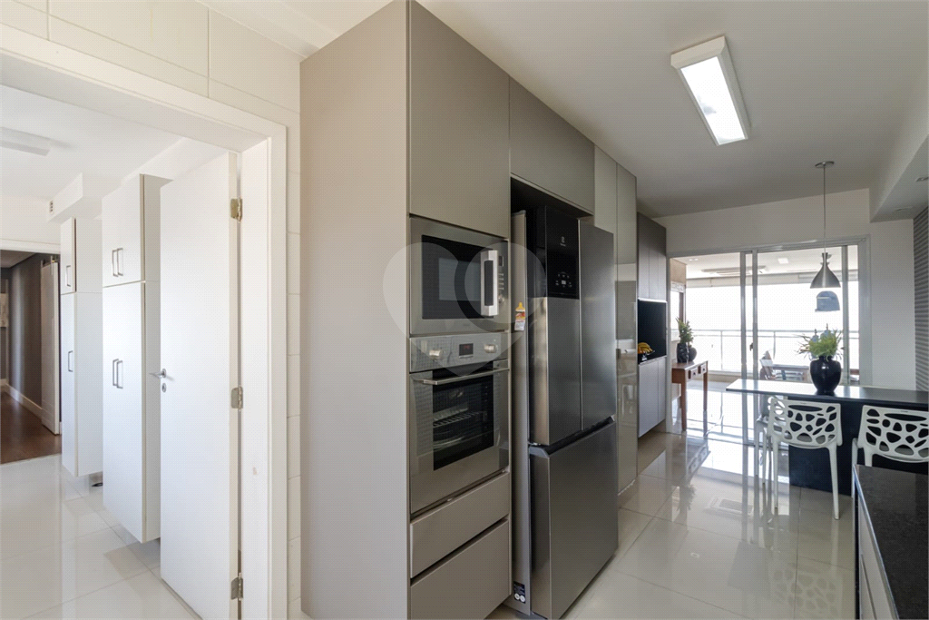 APARTAMENTO IPIRANGA COM  4 SUÍTES E 3 VAGAS REFORMADO!