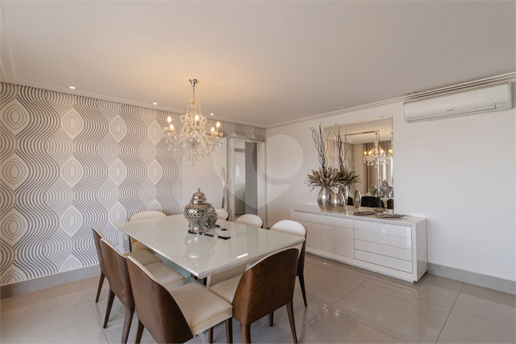 APARTAMENTO IPIRANGA COM  4 SUÍTES E 3 VAGAS REFORMADO!