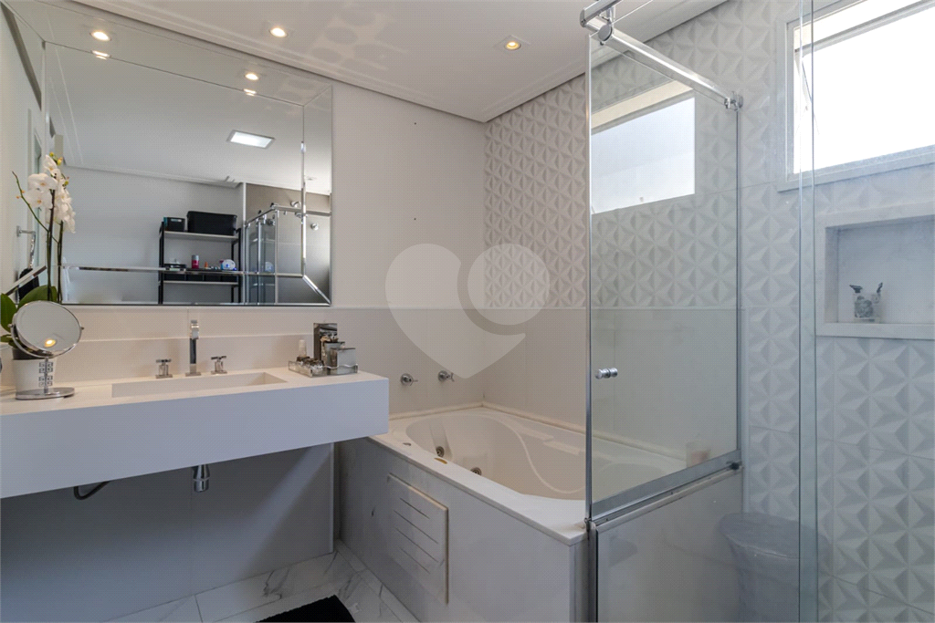 APARTAMENTO IPIRANGA COM  4 SUÍTES E 3 VAGAS REFORMADO!