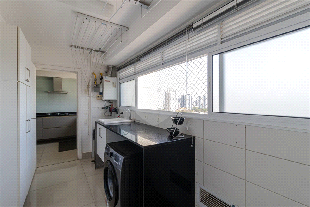 APARTAMENTO IPIRANGA COM  4 SUÍTES E 3 VAGAS REFORMADO!