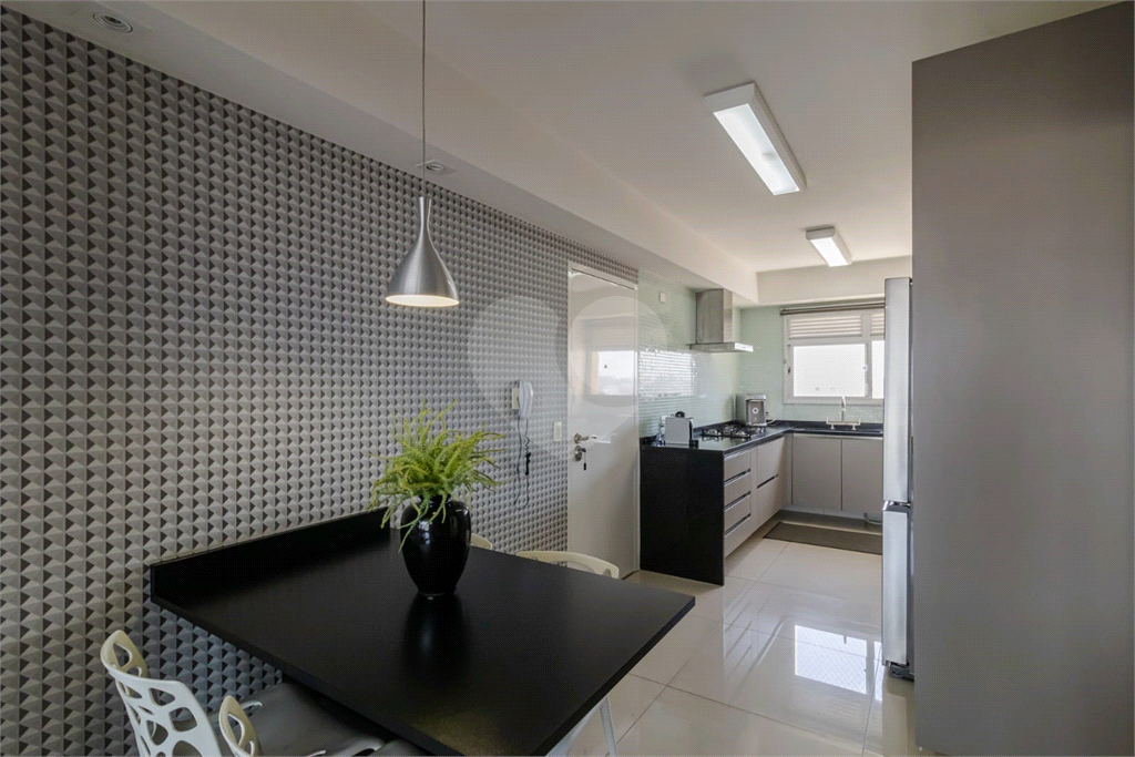 APARTAMENTO IPIRANGA COM  4 SUÍTES E 3 VAGAS REFORMADO!