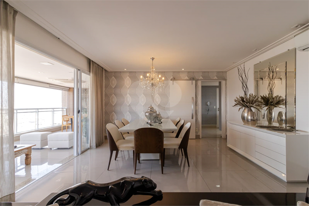 APARTAMENTO IPIRANGA COM  4 SUÍTES E 3 VAGAS REFORMADO!