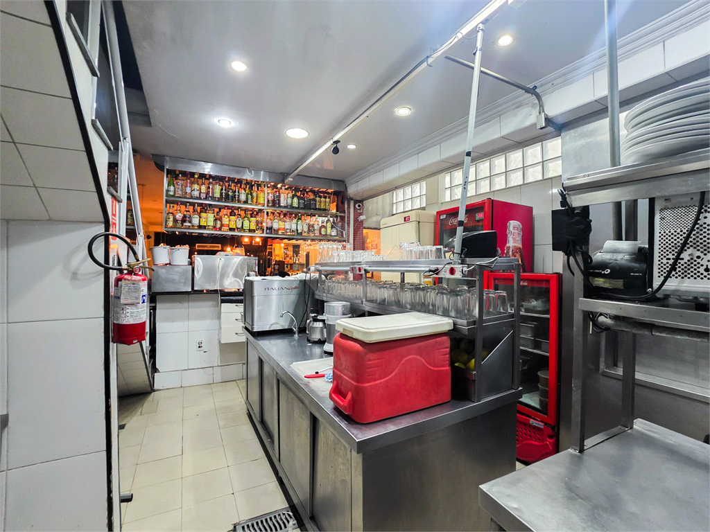 Loja / Salão Comercial / Restaurante - Santo Amaro - Vão Livre - Venda / Compra