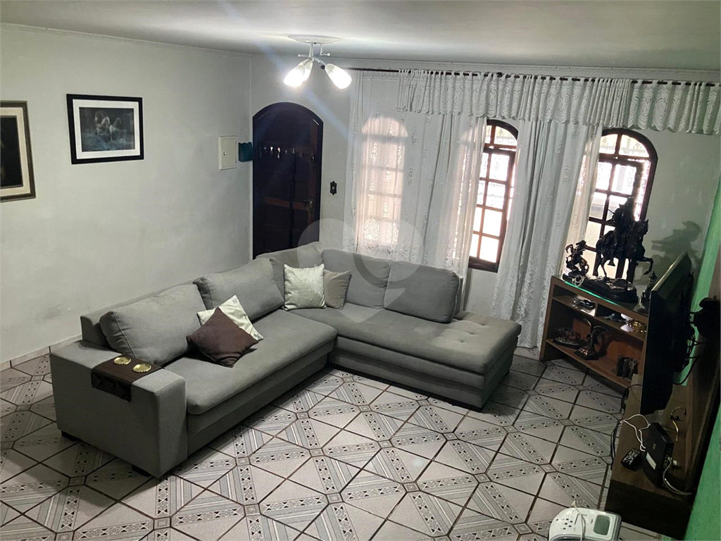 Sobrado Espaçoso 206m² no Parque Continental I – Conforto e Localização Estratégica
