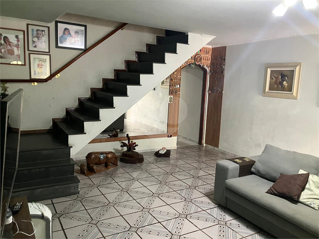 Sobrado Espaçoso 206m² no Parque Continental I – Conforto e Localização Estratégica
