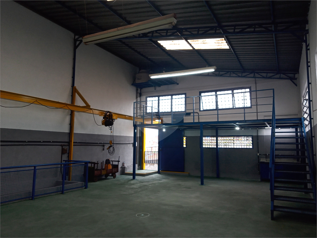 Salão comercial na parte superior para locação