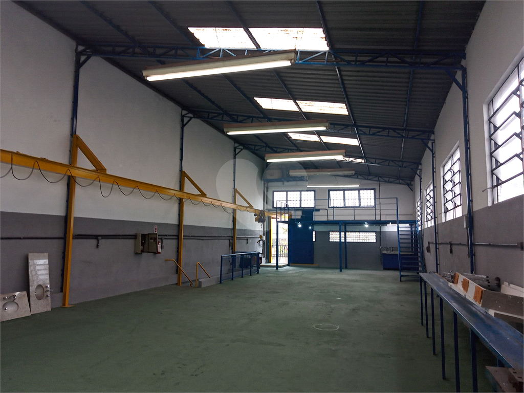 Salão comercial na parte superior para locação