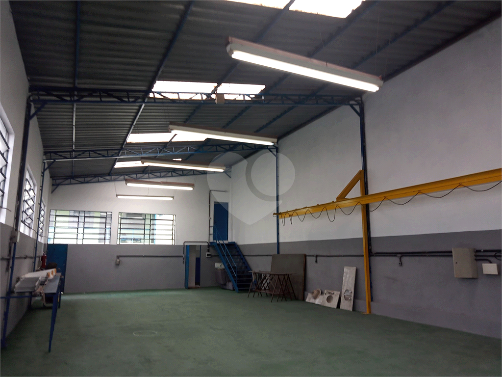 Salão comercial na parte superior para locação