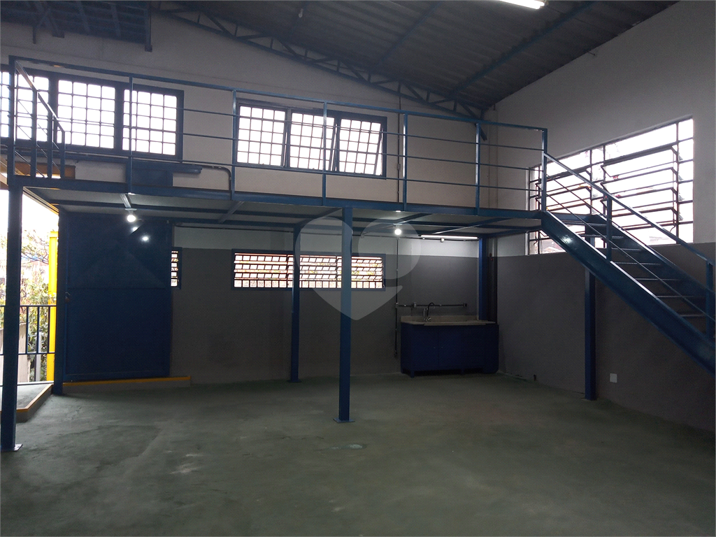 Salão comercial na parte superior para locação