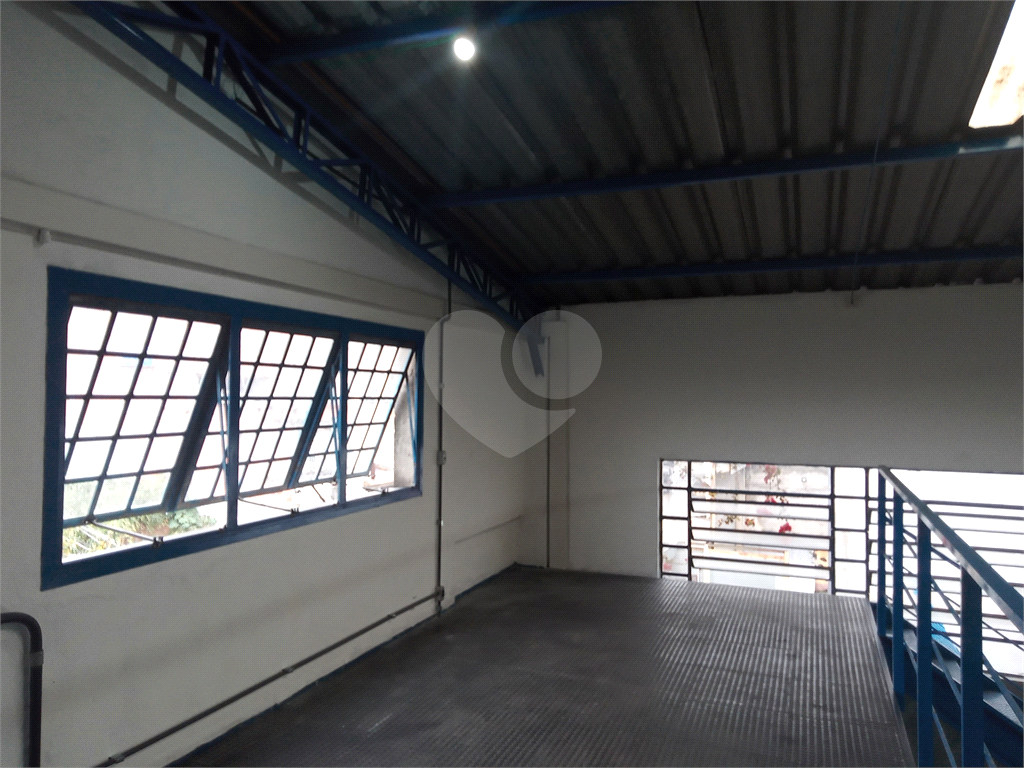 Salão comercial na parte superior para locação