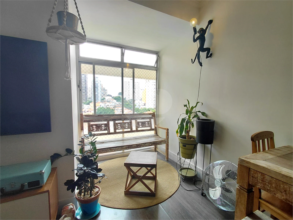 Imóvel de 112m² sala de estar de 2 ambientes, 3 quartos 1 vaga de garagem Perdizes.