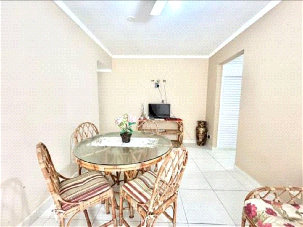 Apartamento à venda em São Vicente, Litoral Sul de SP, a 50 metros da Praia de Itararé e Praia dos Milionários