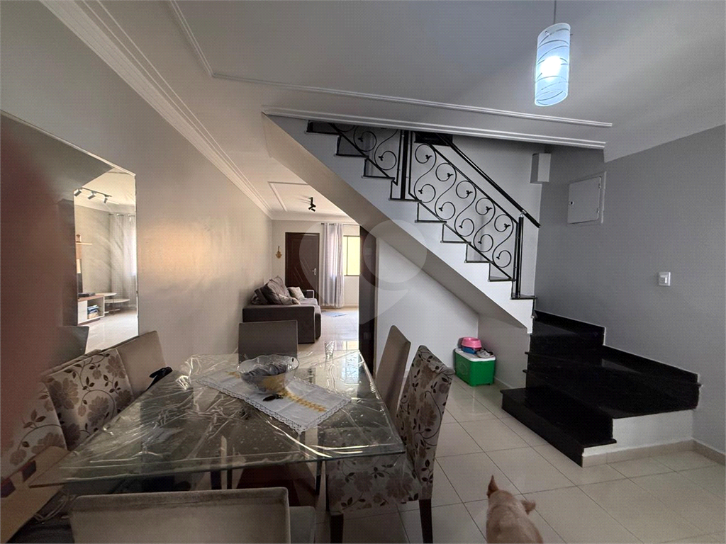 Casa condomínio fechado 03 dormitórios 