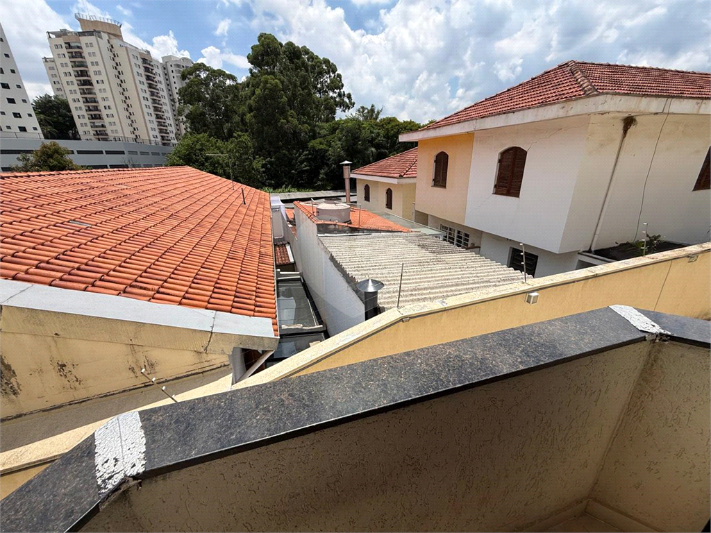 Casa condomínio fechado 03 dormitórios 