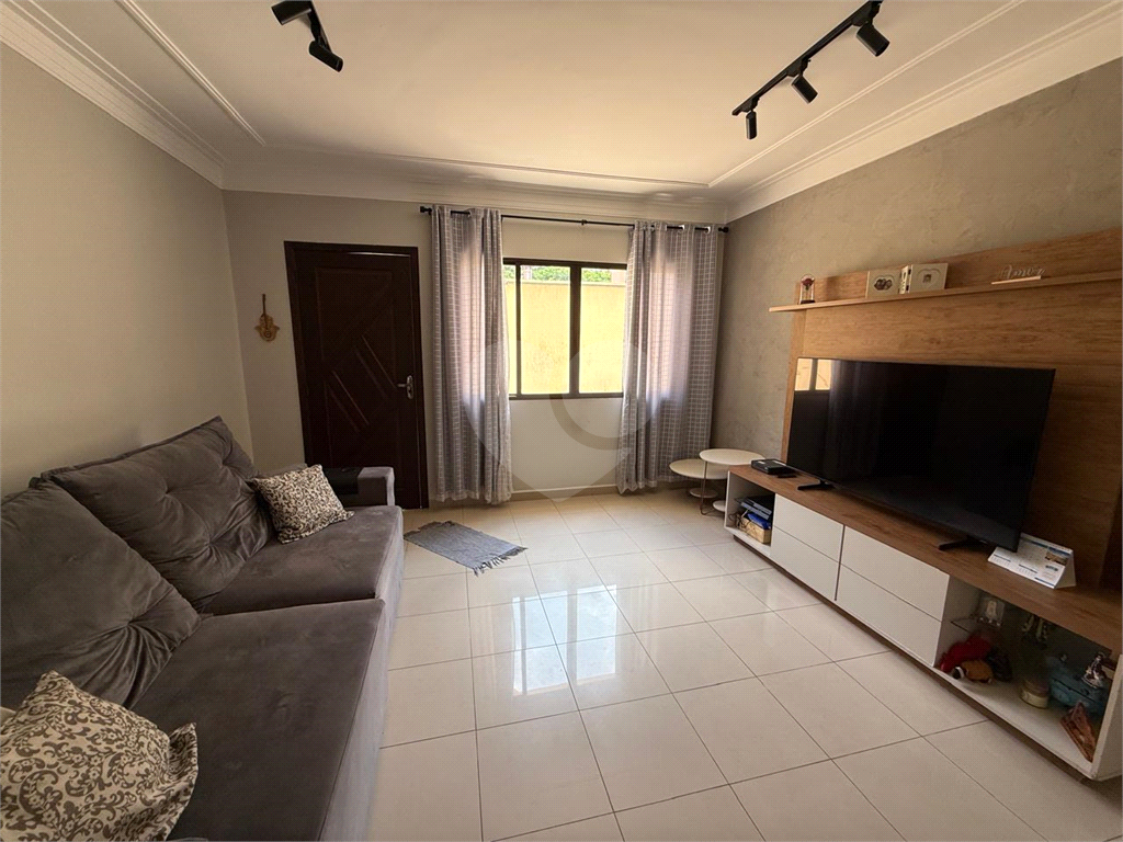 Casa condomínio fechado 03 dormitórios 