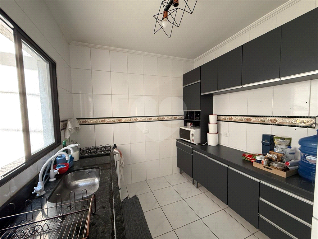 Casa condomínio fechado 03 dormitórios 