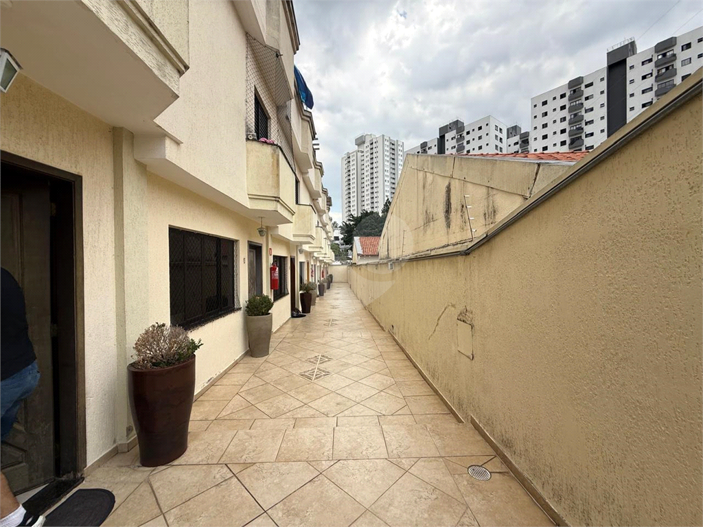 Casa condomínio fechado 03 dormitórios 