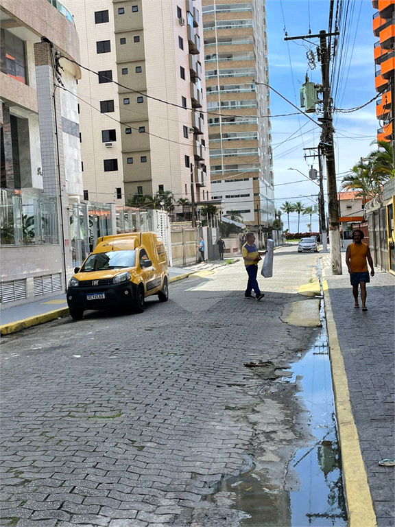 Apartamento à venda 57 m² com 1 dormitório, sacada com vista mar e vaga a 150 metros da praia em Praia Grande