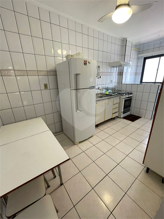 Apartamento à venda 57 m² com 1 dormitório, sacada com vista mar e vaga a 150 metros da praia em Praia Grande