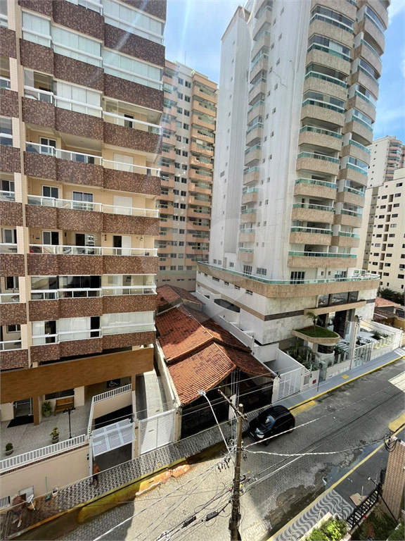Apartamento à venda 57 m² com 1 dormitório, sacada com vista mar e vaga a 150 metros da praia em Praia Grande