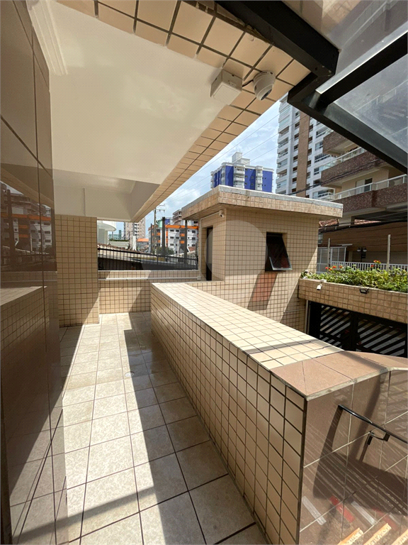 Apartamento à venda 57 m² com 1 dormitório, sacada com vista mar e vaga a 150 metros da praia em Praia Grande