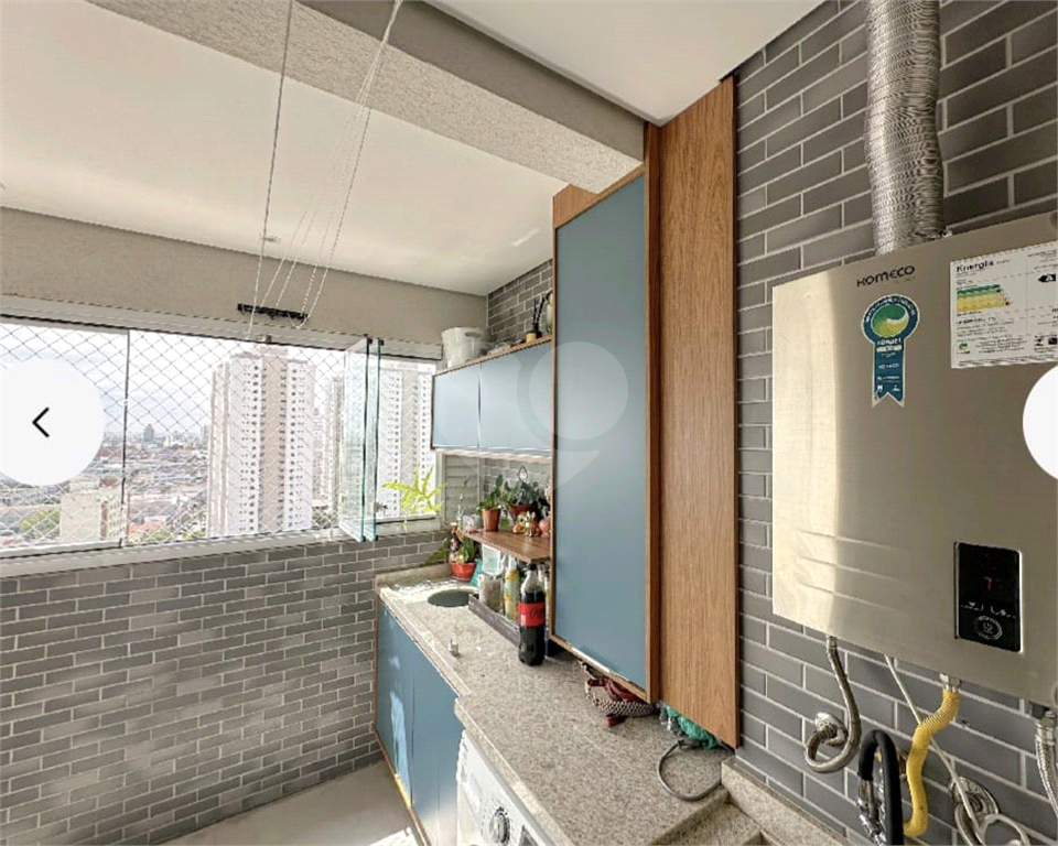 AP na Barra Funda com vista livre e sol da manhã. 