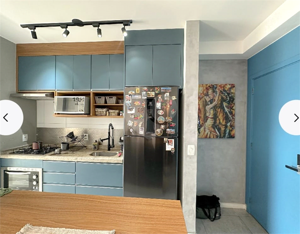 AP na Barra Funda com vista livre e sol da manhã. 