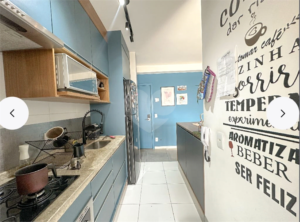 AP na Barra Funda com vista livre e sol da manhã. 