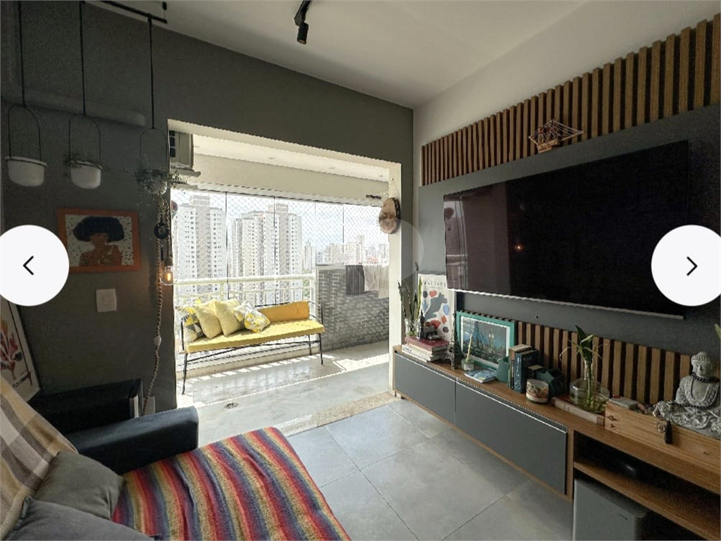 AP na Barra Funda com vista livre e sol da manhã. 