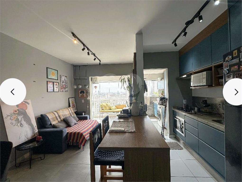 AP na Barra Funda com vista livre e sol da manhã. 