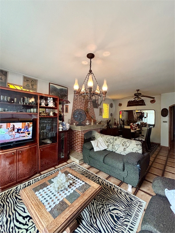 Sobrado com 5 dormitórios, piscina, salão de festas e 7 vagas na Vila Albertina.