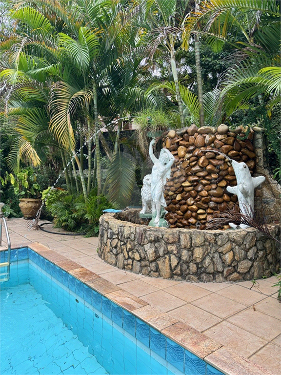 Sobrado com 5 dormitórios, piscina, salão de festas e 7 vagas na Vila Albertina.