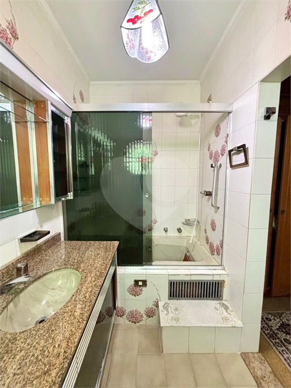 Sobrado com 5 dormitórios, piscina, salão de festas e 7 vagas na Vila Albertina.