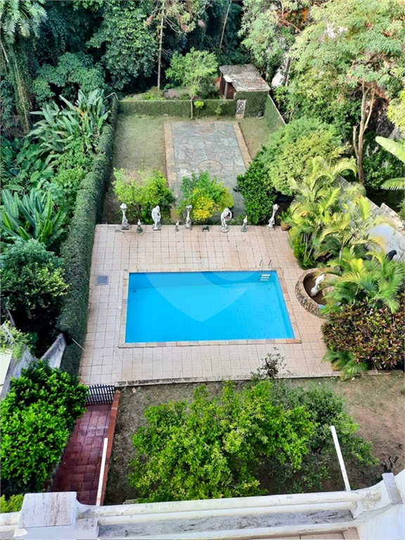 Sobrado com 5 dormitórios, piscina, salão de festas e 7 vagas na Vila Albertina.