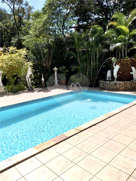 Sobrado com 5 dormitórios, piscina, salão de festas e 7 vagas na Vila Albertina.