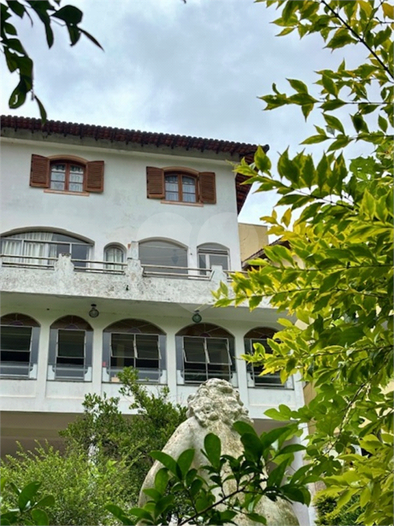 Sobrado com 5 dormitórios, piscina, salão de festas e 7 vagas na Vila Albertina.