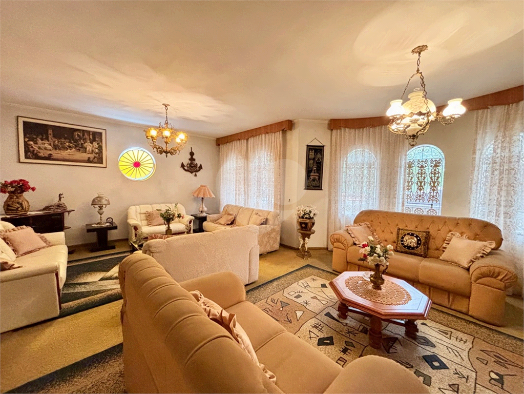 Sobrado com 5 dormitórios, piscina, salão de festas e 7 vagas na Vila Albertina.