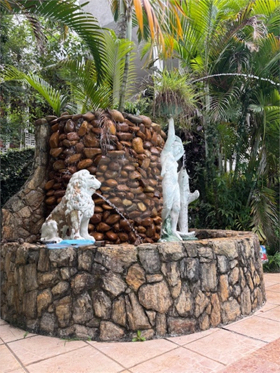 Sobrado com 5 dormitórios, piscina, salão de festas e 7 vagas na Vila Albertina.