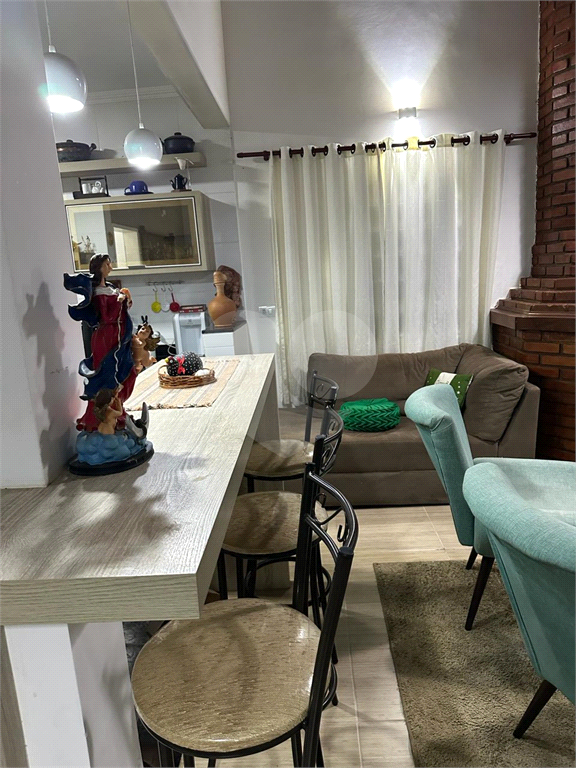 Casa térra com 3 dormitórios, 2 suítes, área gormet, piscina e 7 vagas