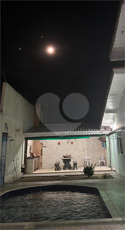 Casa térra com 3 dormitórios, 2 suítes, área gormet, piscina e 7 vagas